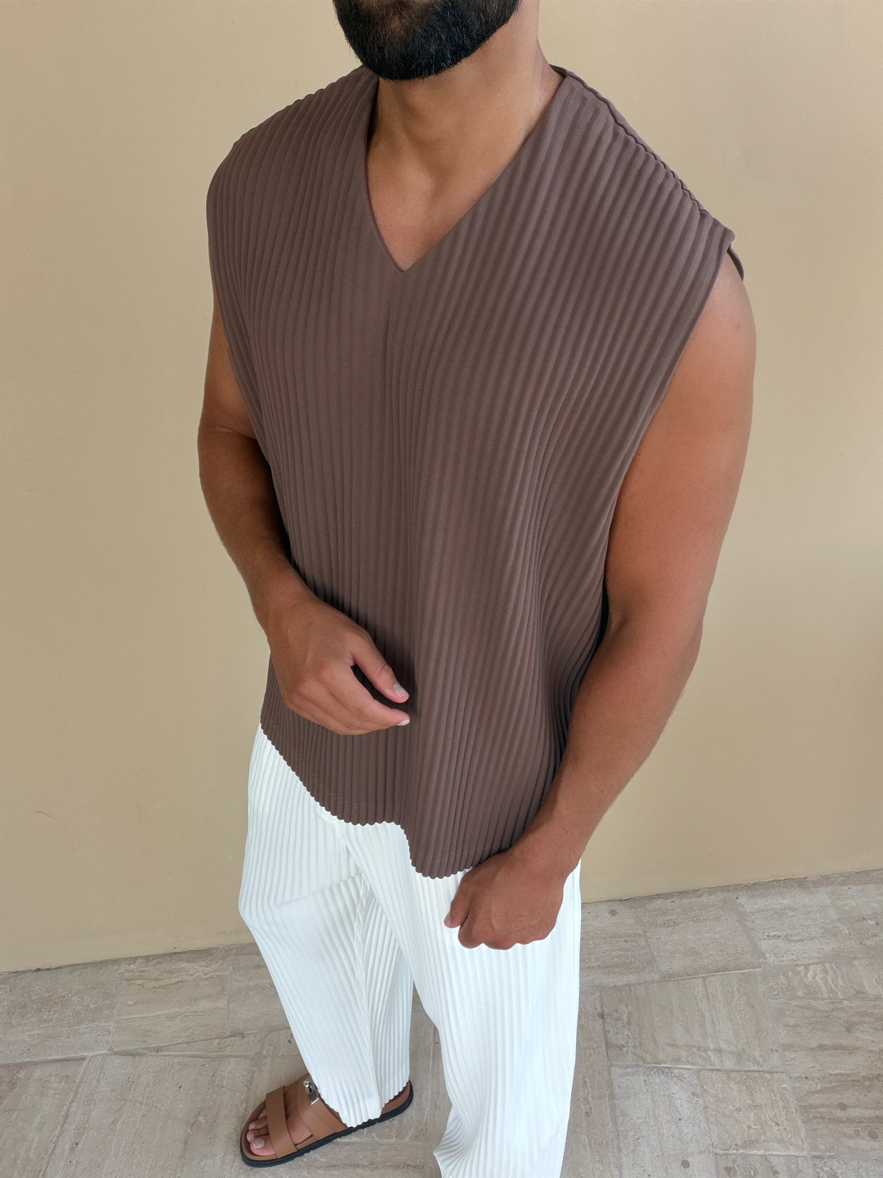 PLEAT VEST BROWN