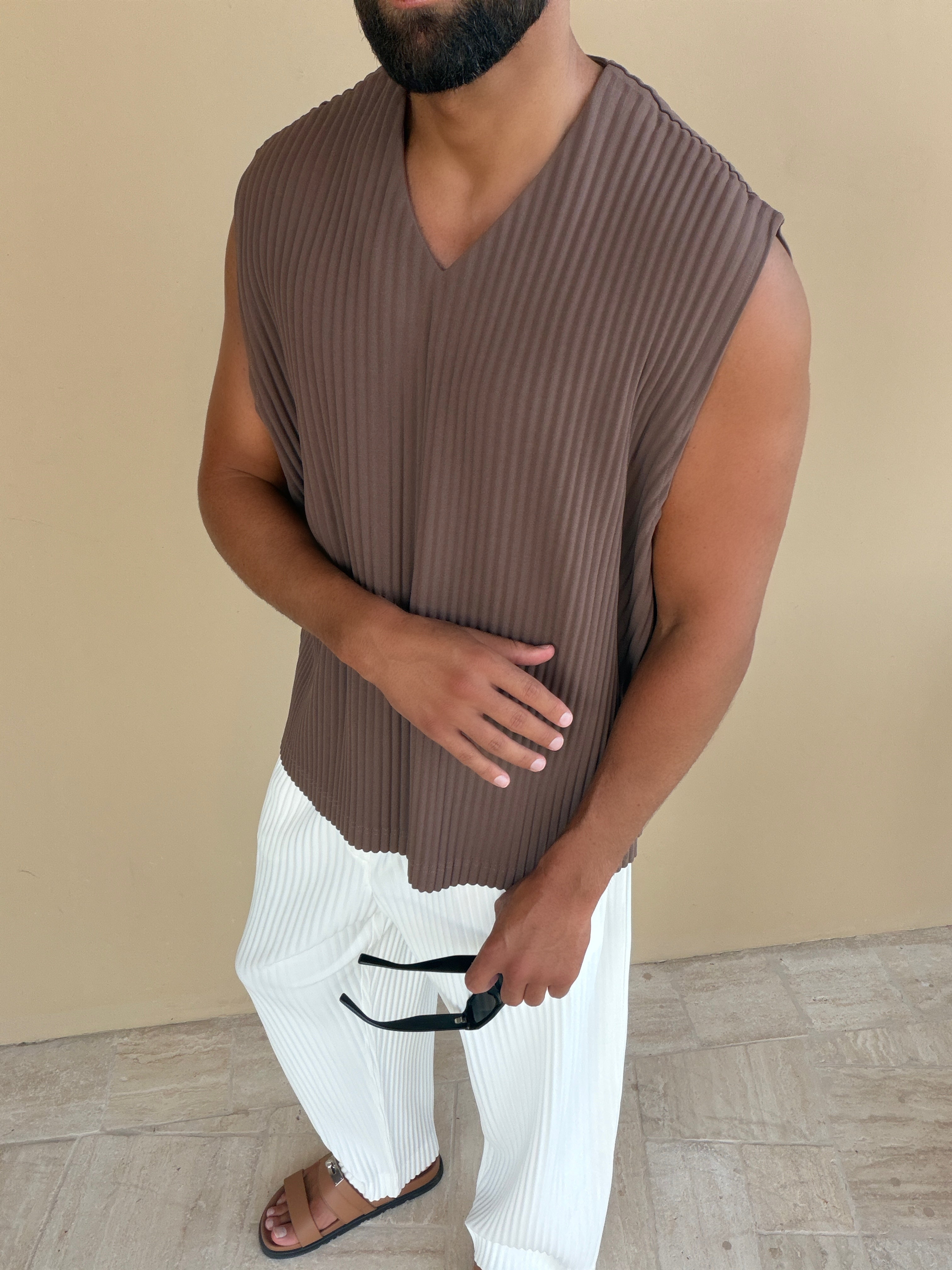 PLEAT VEST BROWN