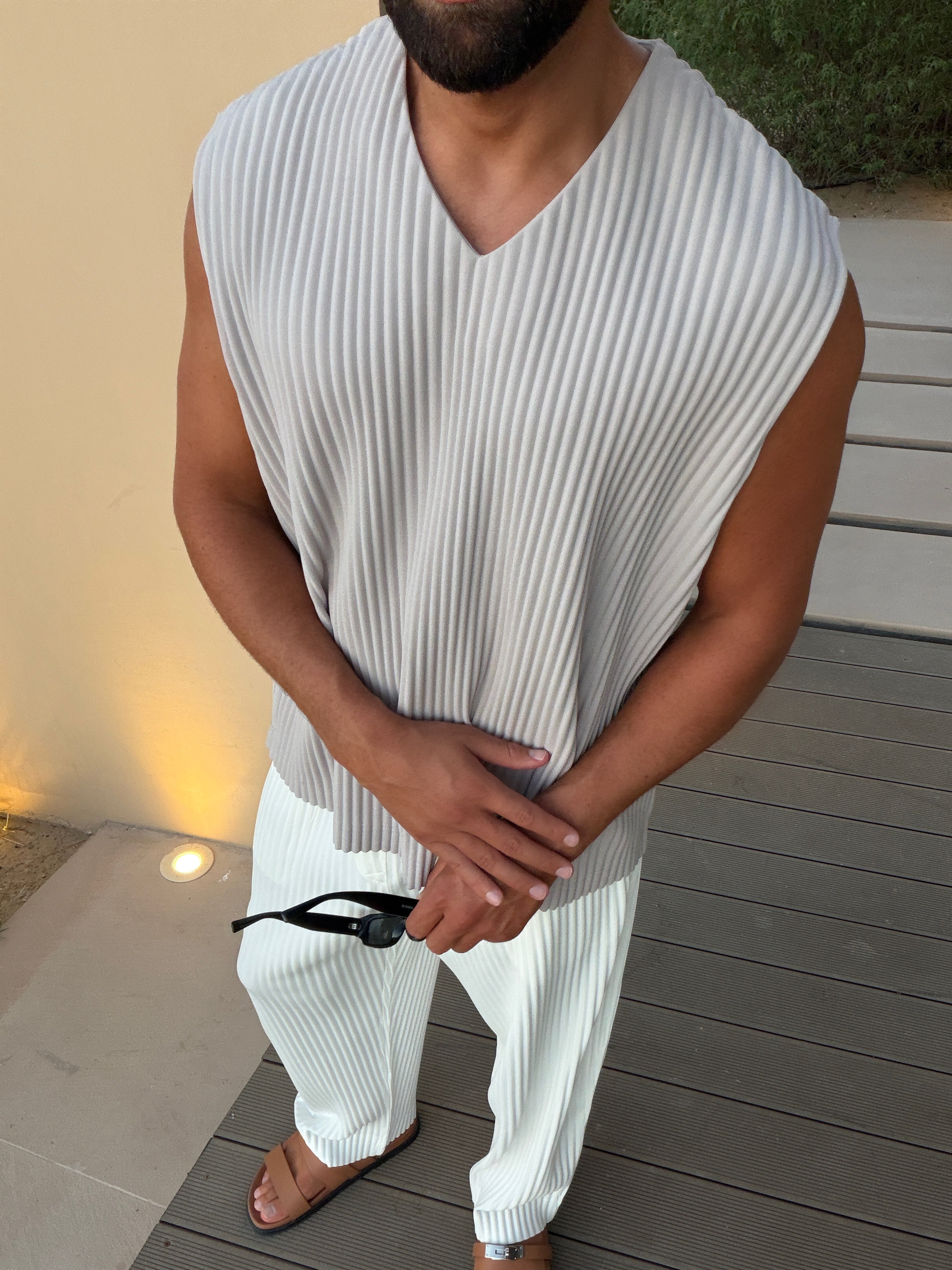 PLEAT VEST GREY