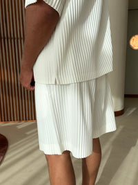 PLEAT SHORTS WHITE