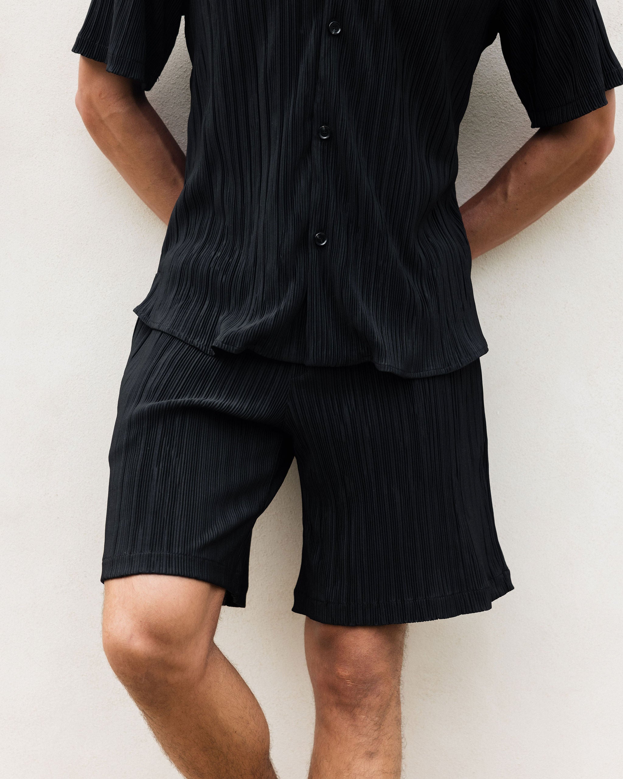 DEIA PLEAT SHORTS BLACK
