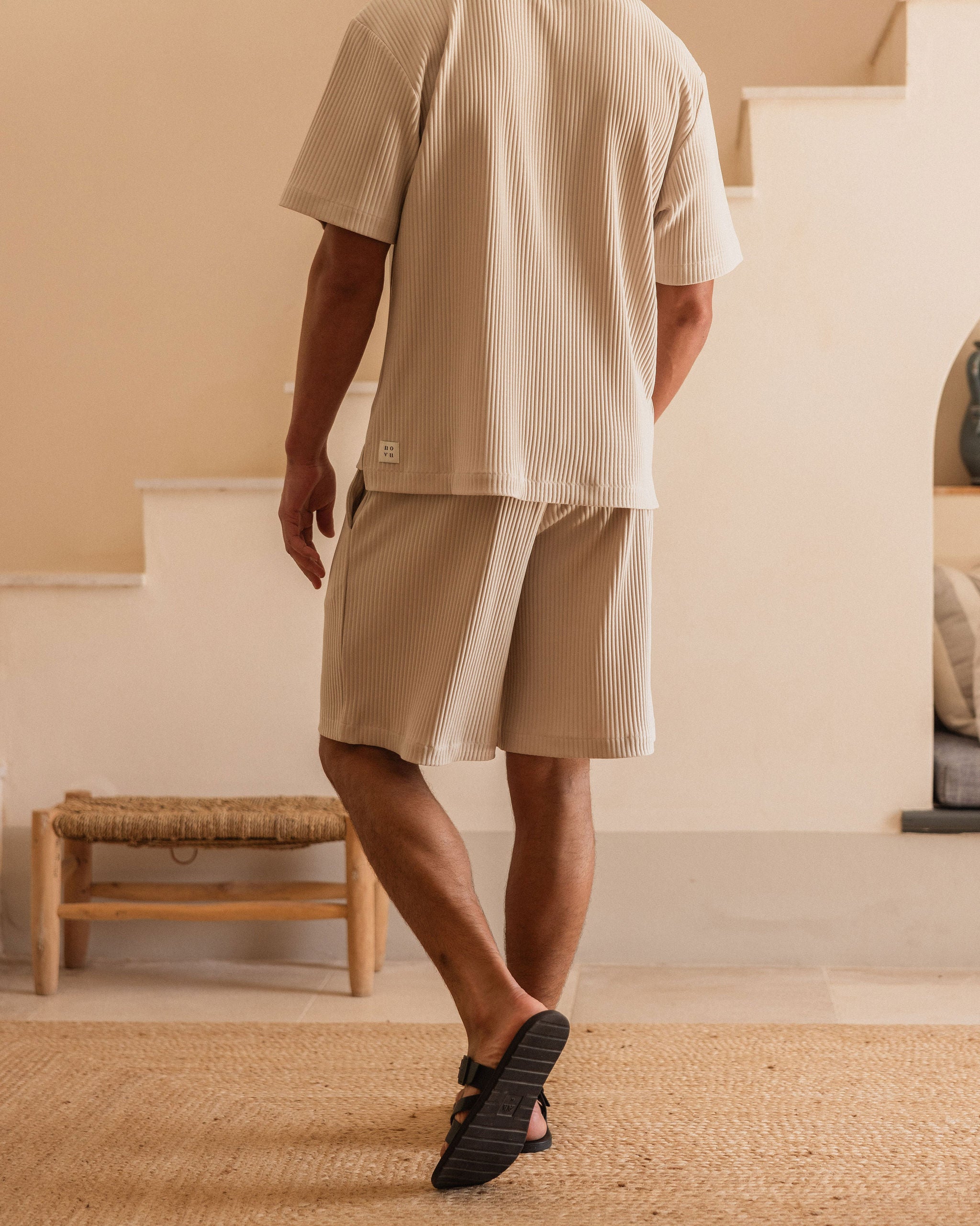 PLEAT SHORTS BEIGE