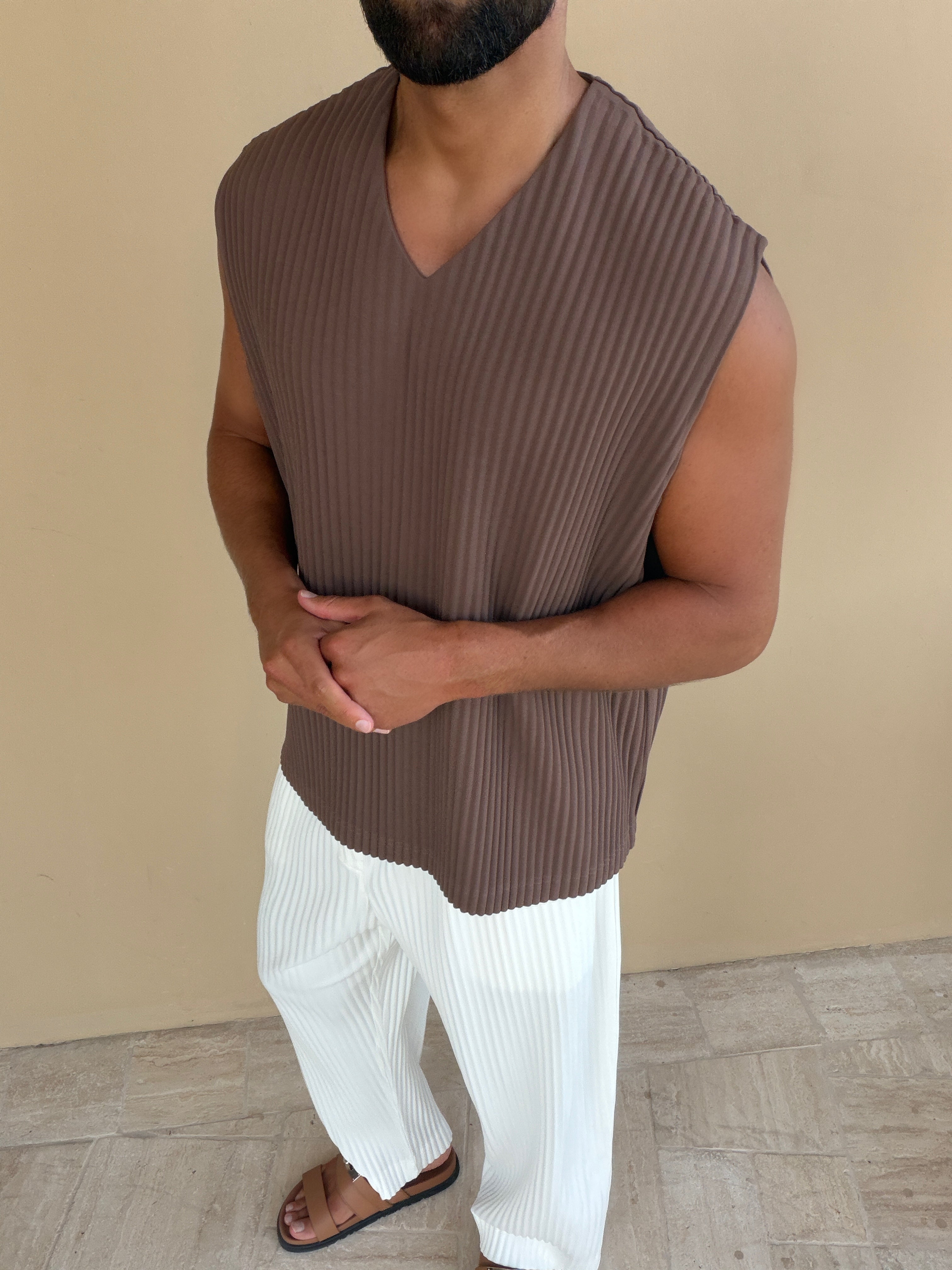 PLEAT VEST BROWN