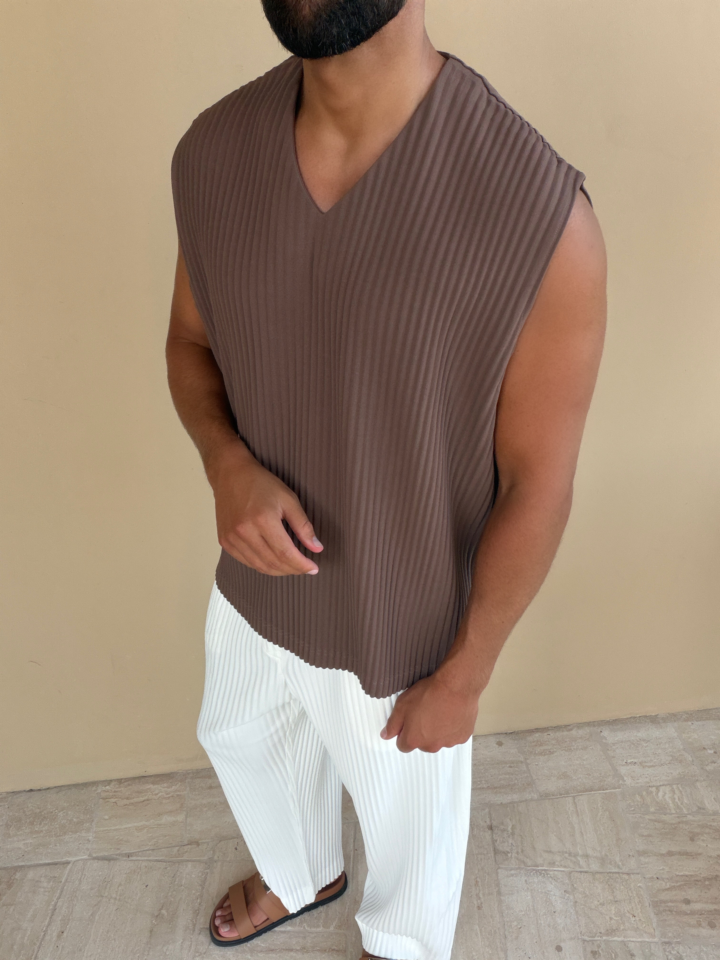 PLEAT VEST BROWN