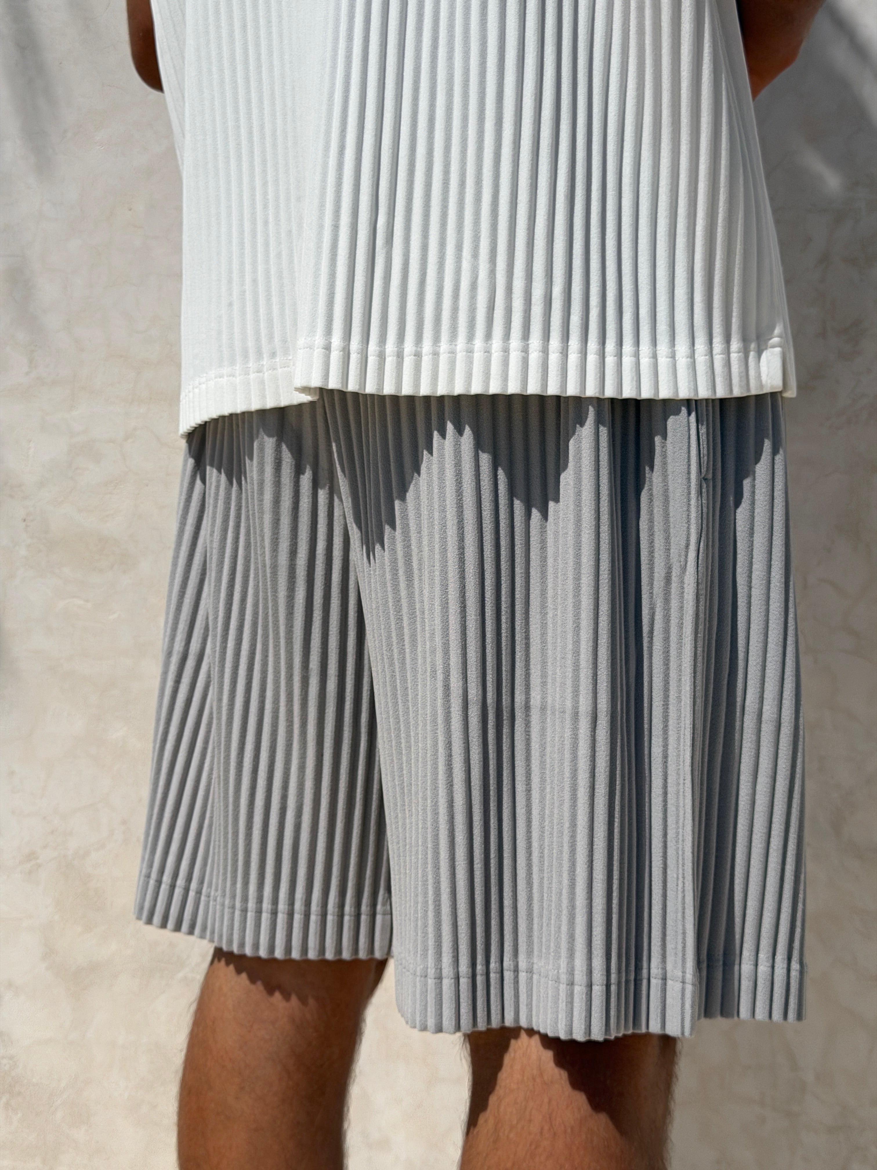 PLEAT SHORTS GREY