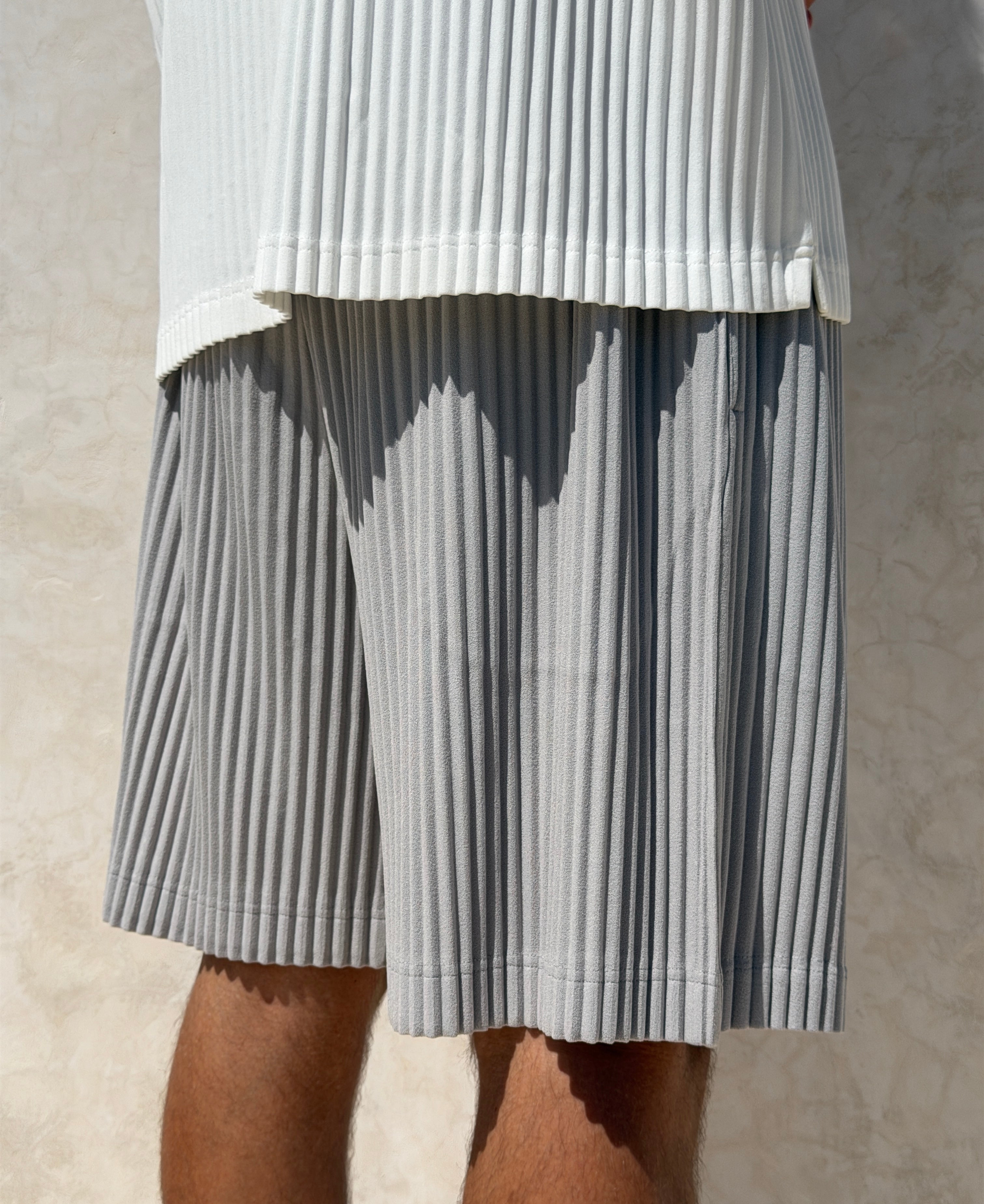PLEAT SHORTS GREY