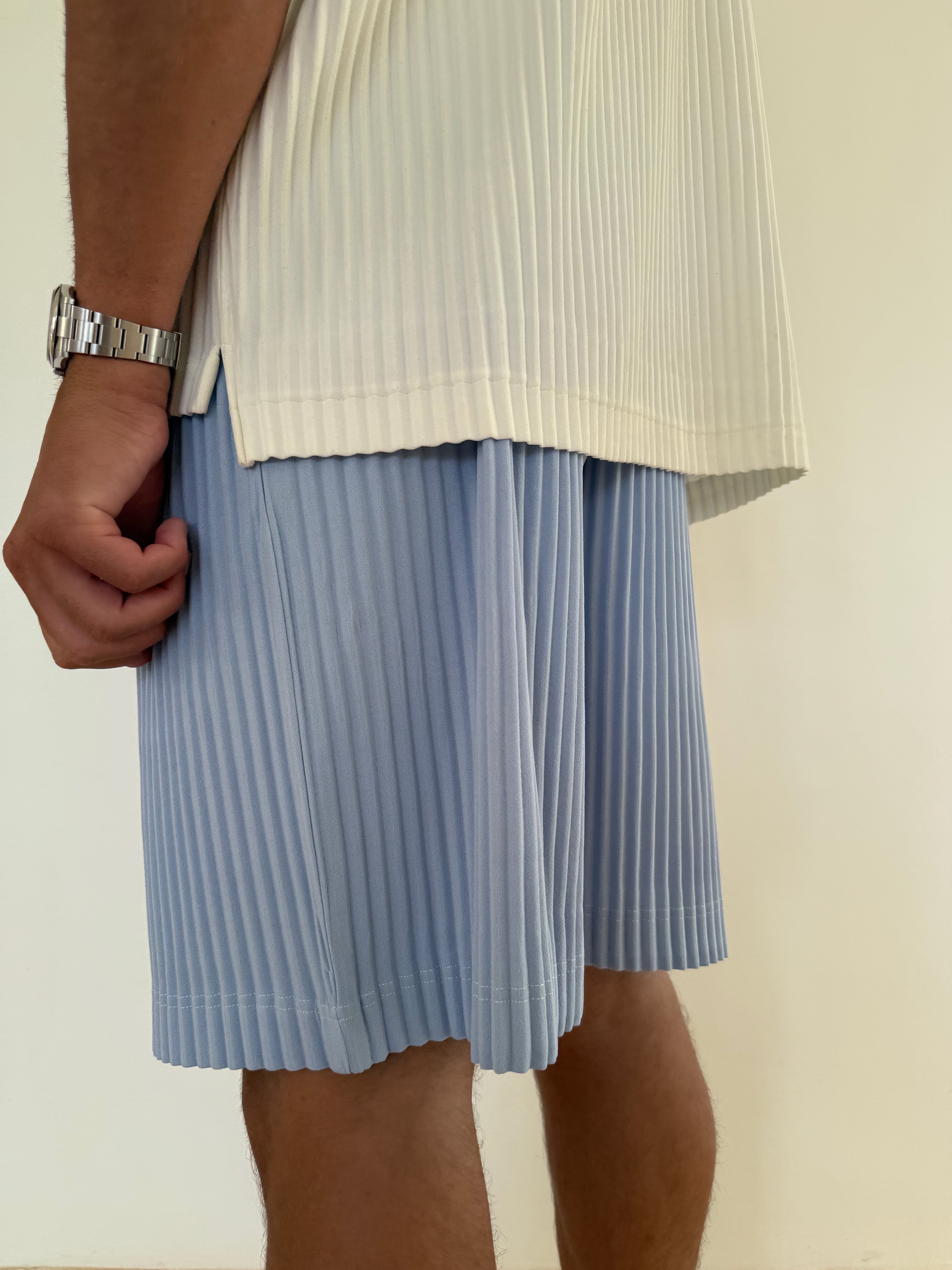 PLEAT SHORTS SOFT BLUE