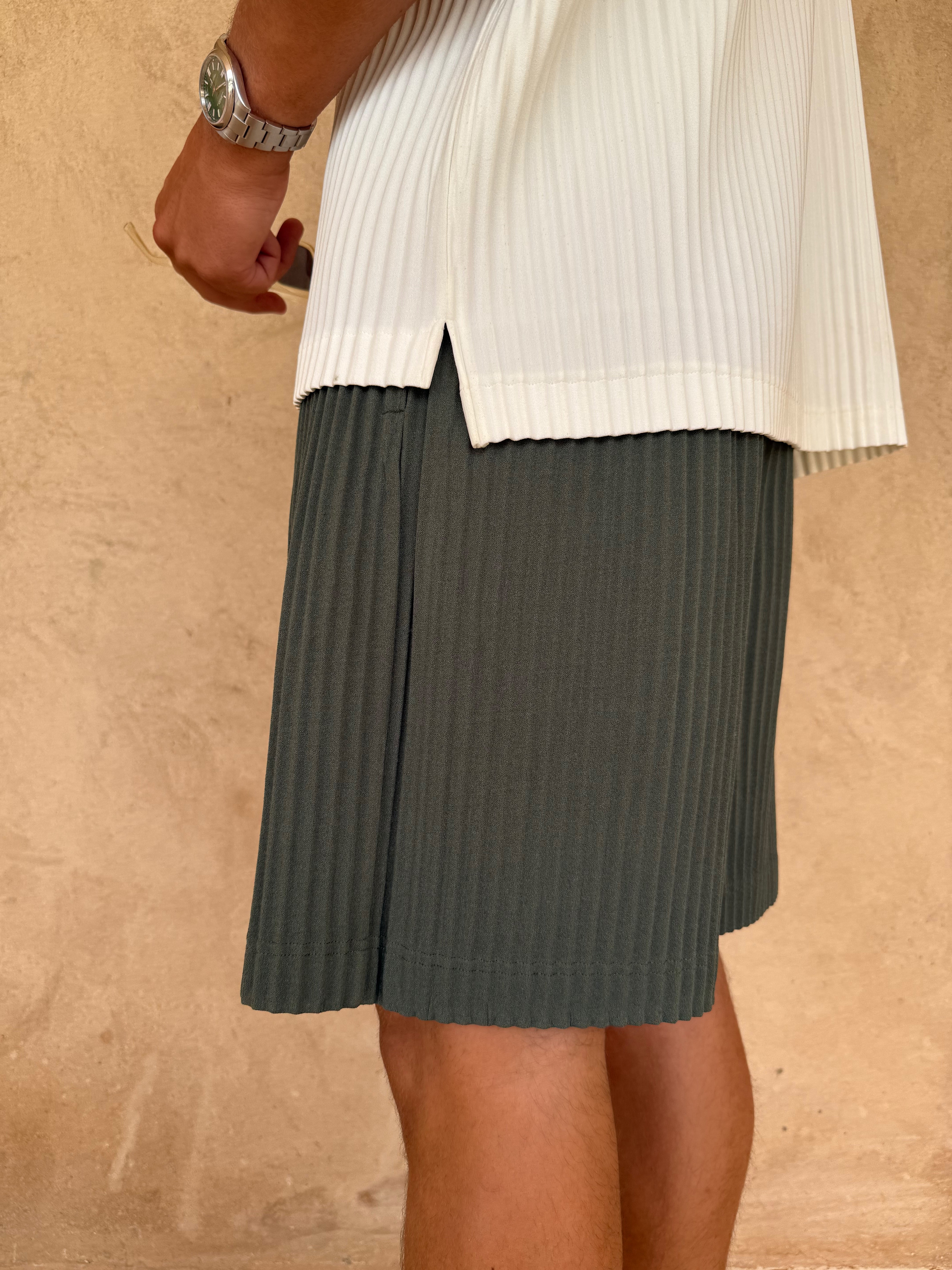 PLEAT SHORTS KHAKI