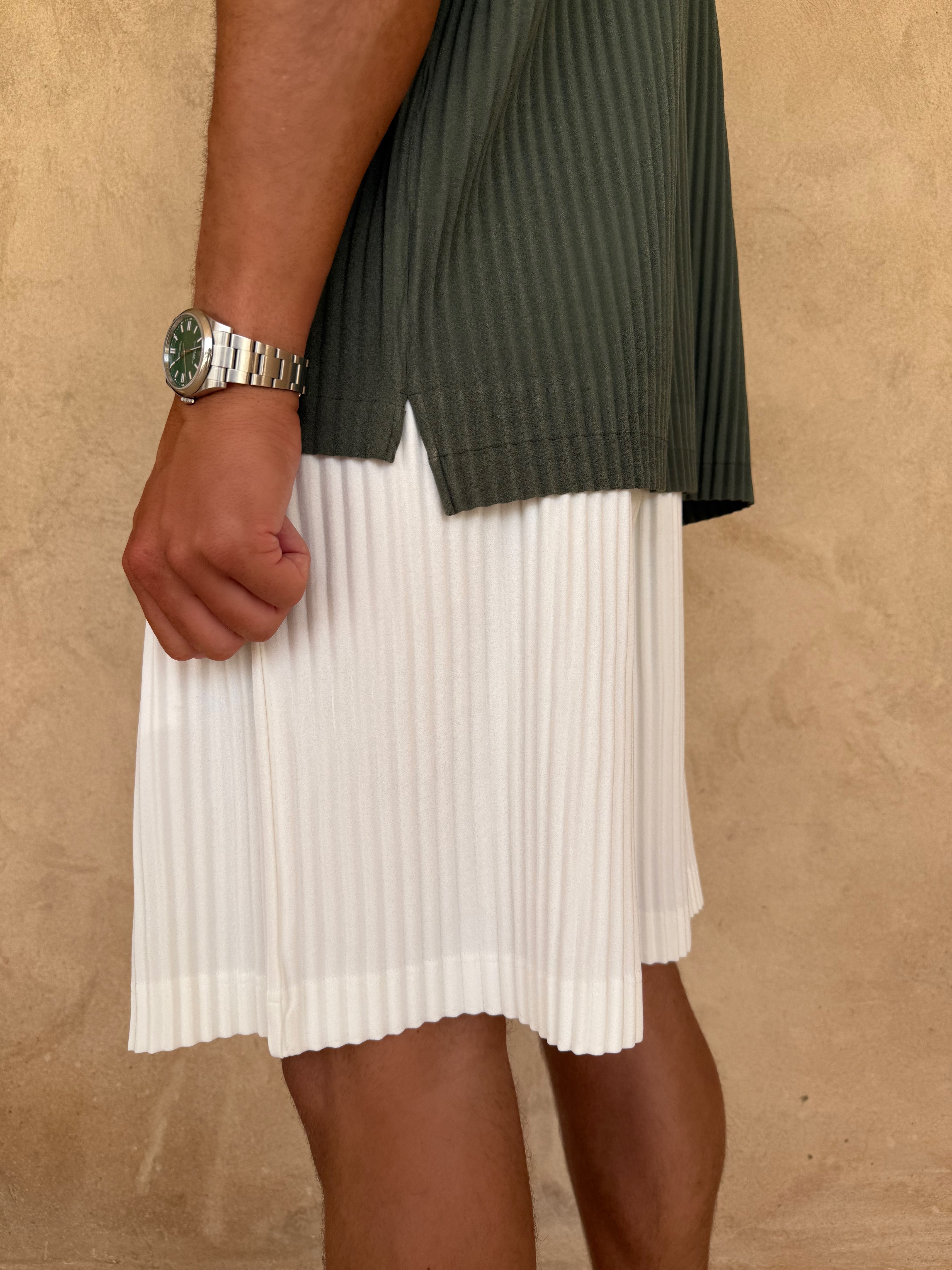 PLEAT SHORTS WHITE