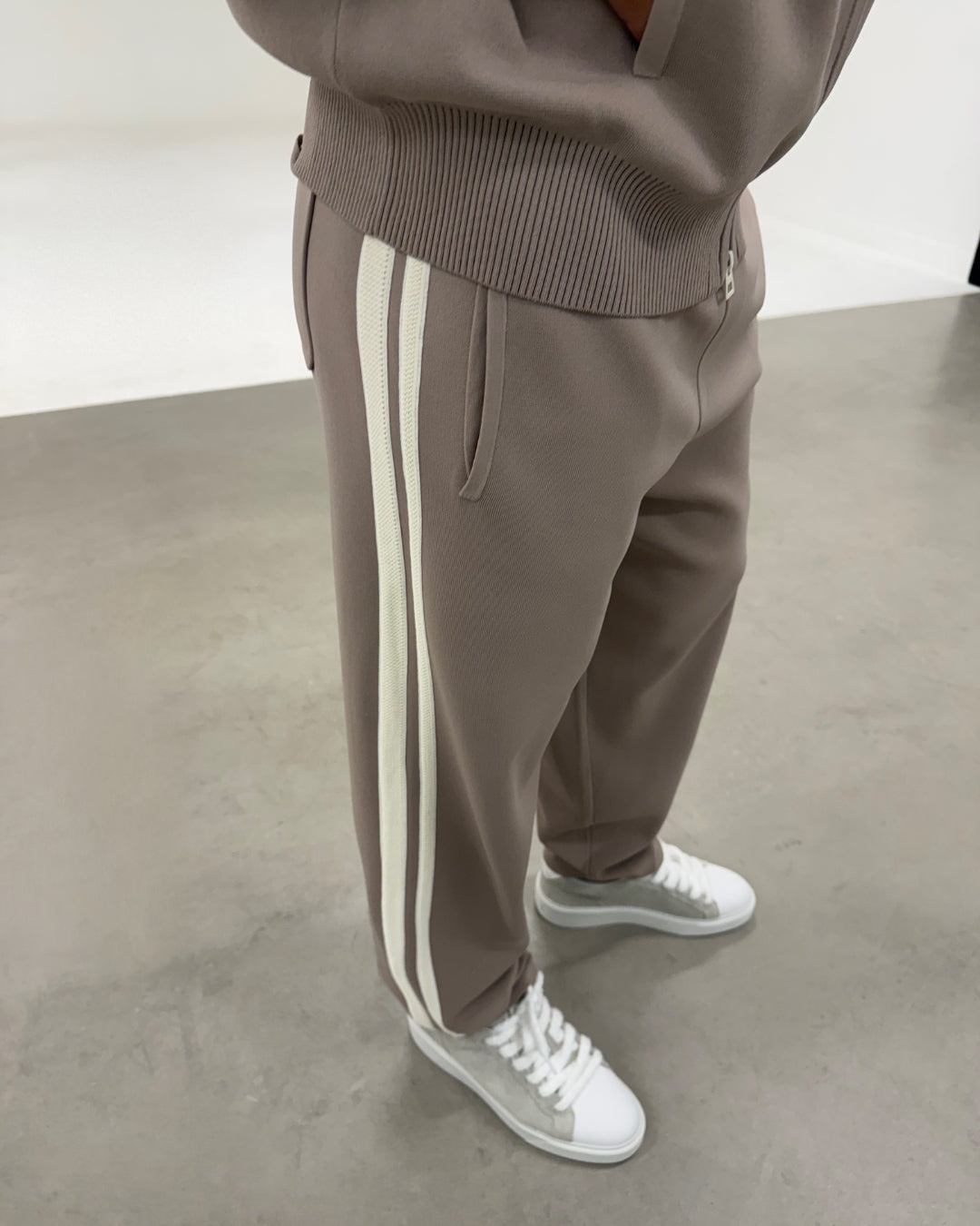 SANTOS KNIT TROUSER TAUPE