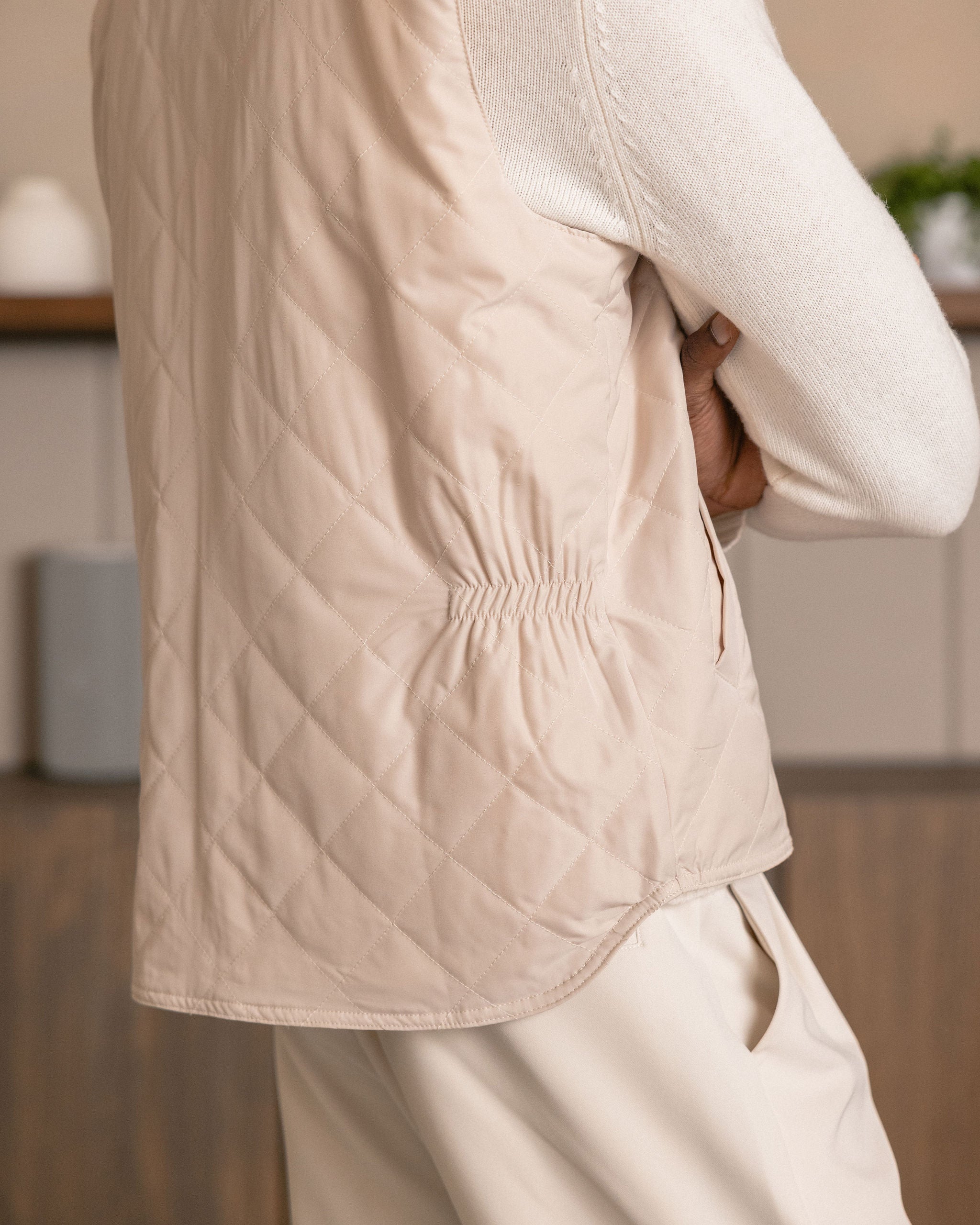 QUILTED GILET STONE