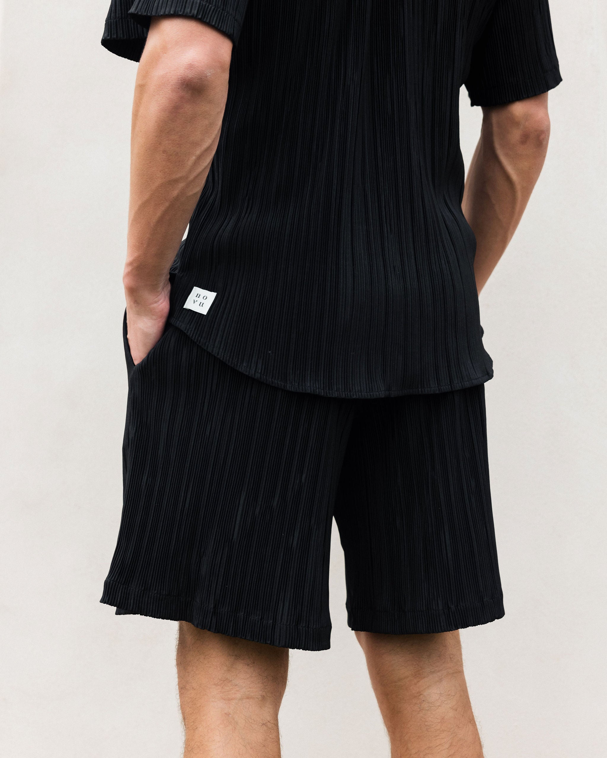 DEIA PLEAT SHORTS BLACK